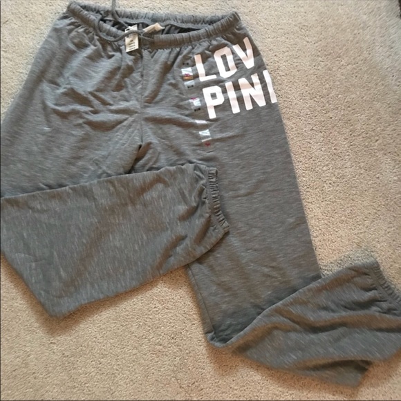 VS PINK CLASSIC JOGGERS VARSITY PULLOVER SET - Picture 5 of 15